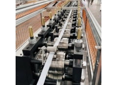 T型龍骨機