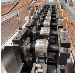 主龍骨機